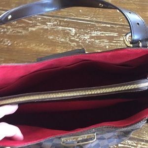 100% Authentic Louis Vuitton shoulder bag!
